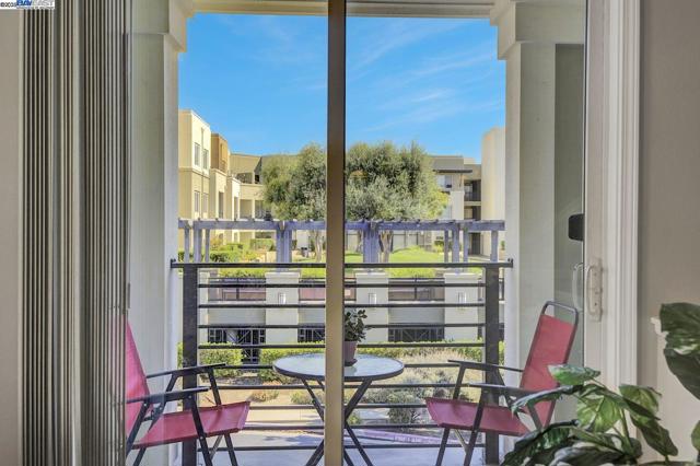 40702 Greystone Ter, Fremont CA: https://media.crmls.org/mediaz/48304c7a-5b75-492a-996b-08baee70556e.jpg