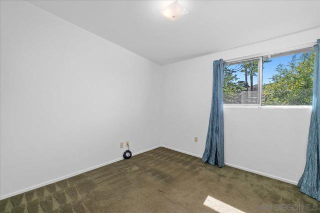 13752 Frame Rd, Poway CA: https://media.crmls.org/mediaz/48305250-1cfb-483a-92b1-f38bb28ef1fd.jpg
