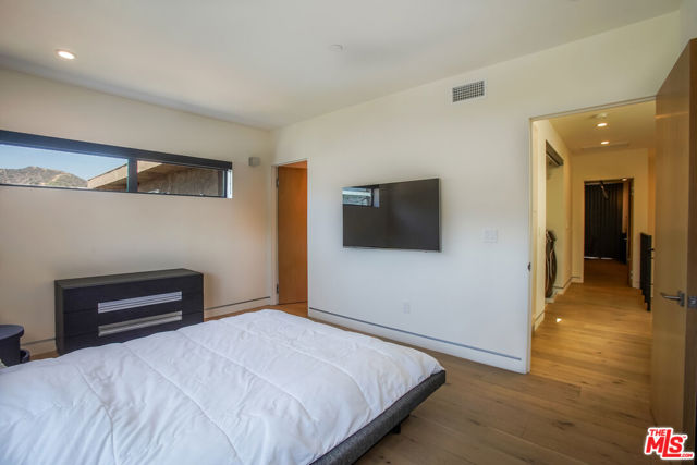 1337 N Fuller Avenue, Los Angeles CA: https://media.crmls.org/mediaz/4830a60a-8d4c-4c72-84e9-82adb4270072.jpg