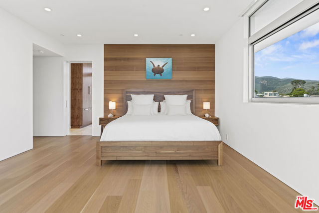 5738 Busch Drive, Malibu CA: https://media.crmls.org/mediaz/4830c796-d140-4ba4-9412-947d8ce96eef.jpg