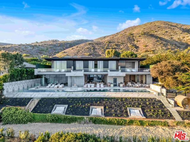 11824 Ellice Street, Malibu CA: https://media.crmls.org/mediaz/4830e153-0d31-48d8-8a75-8347469033fd.jpg