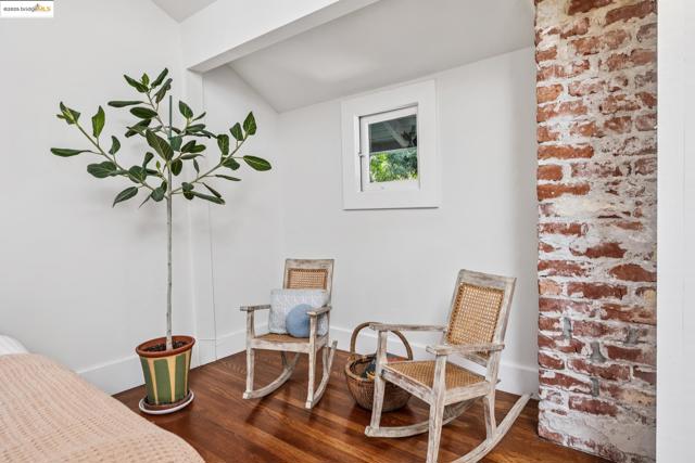 3019 Benvenue Ave, Berkeley CA: https://media.crmls.org/mediaz/48313f12-a40e-490a-9dd3-c76b13f82bef.jpg