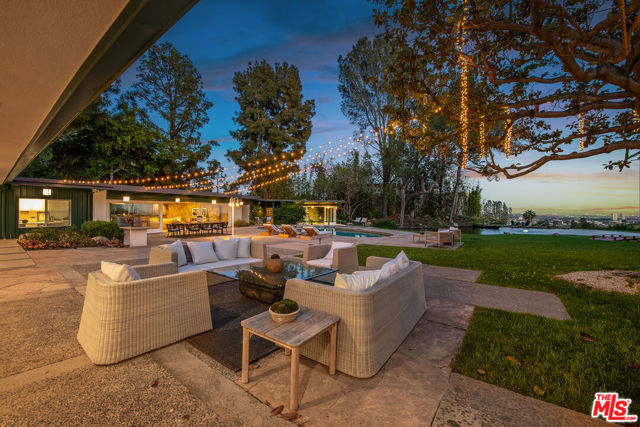1177 Loma Linda Drive, Beverly Hills CA: https://media.crmls.org/mediaz/48314070-a658-48d0-b1e5-f843003f25b5.jpg