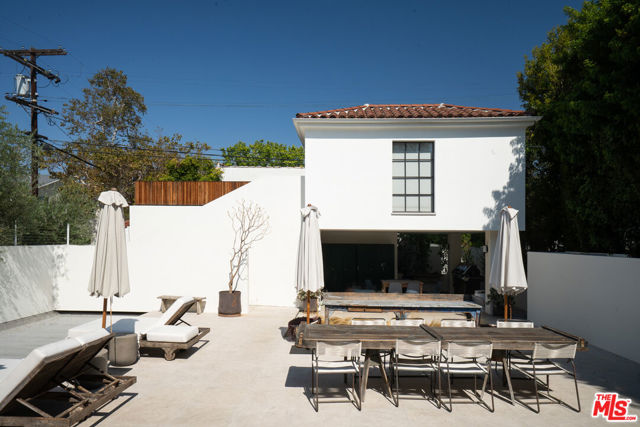 546 N Mccadden Place, Los Angeles CA: https://media.crmls.org/mediaz/4831717e-ec20-430e-957f-03ccbd6bee7a.jpg