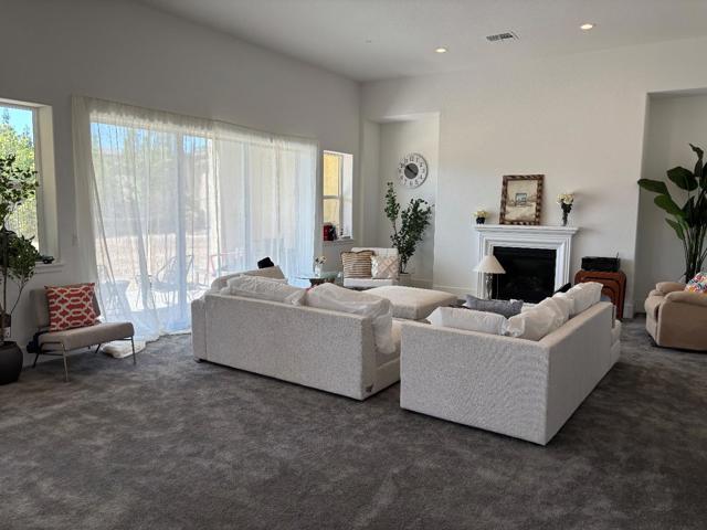 913 Rustic Elm Court, Rocklin CA: https://media.crmls.org/mediaz/4832dbeb-8149-4445-9829-aa90eedfec73.jpg