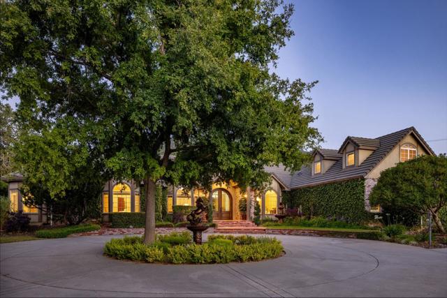 6 Sleepy Hollow Drive, Carmel Valley CA: https://media.crmls.org/mediaz/48330755-5071-4173-a4c1-80f49b78f4d1.jpg