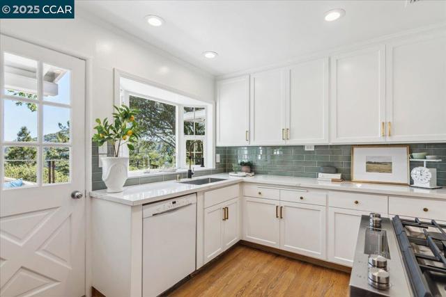 135 Camino Don Miguel, Orinda CA: https://media.crmls.org/mediaz/48336799-a375-4cb6-b1bd-b999764ce486.jpg