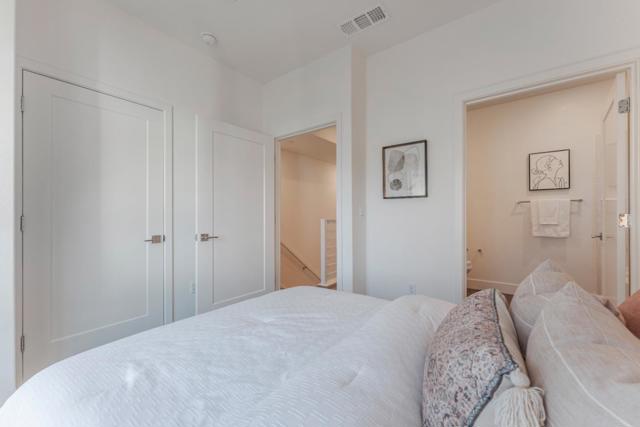 Image 22 of 34 For 975 41st Street 135