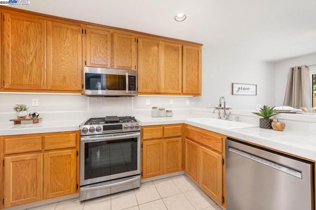 1749 Corte Sueno, Livermore CA: https://media.crmls.org/mediaz/4833adf6-b283-4794-ba70-9db0c17159a4.jpg