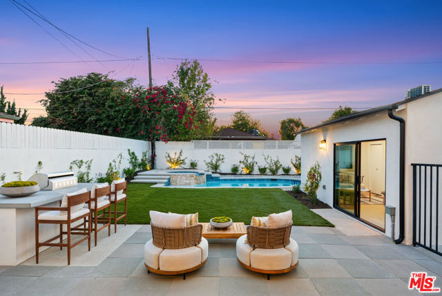 4949 Sancola Avenue, Toluca Lake CA: https://media.crmls.org/mediaz/4833b405-bea9-40fd-a866-fbefe5377d11.jpg