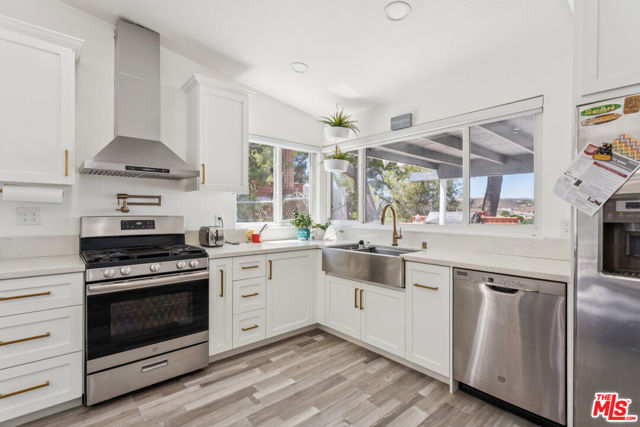 18834 Wellhaven Street, Canyon Country CA: https://media.crmls.org/mediaz/4833f175-9c23-49ef-9538-c4000ed5e3f4.jpg