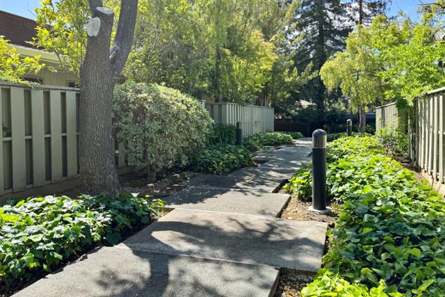 1070 Mercedes Avenue, Los Altos CA: https://media.crmls.org/mediaz/4834081f-a78d-42bb-84c1-8de50793d136.jpg