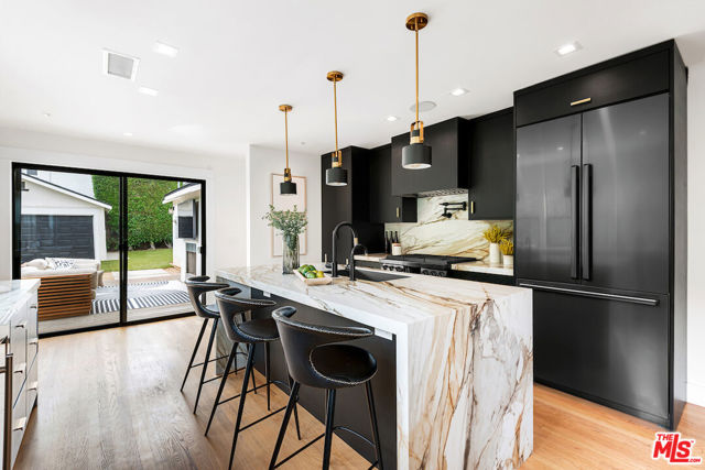 5319 West Boulevard, Los Angeles CA: https://media.crmls.org/mediaz/483421b4-69fd-4954-b730-11534a18025b.jpg