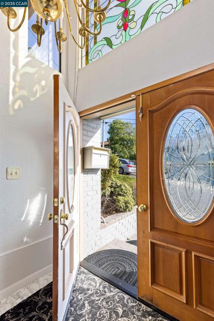 716 Gelston Pl, El Cerrito CA: https://media.crmls.org/mediaz/48344ae2-2c51-45ad-9139-b3248e8f560d.jpg