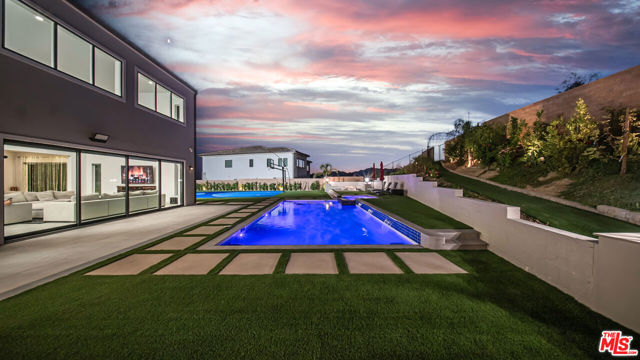 12553 N Ridgeline Road, Porter Ranch CA: https://media.crmls.org/mediaz/48364dd6-b0d9-49a8-9366-0c919dcf257a.jpg