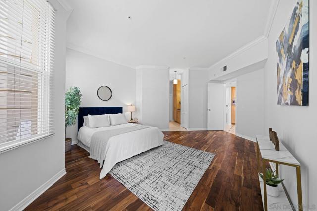 655 India St, San Diego CA: https://media.crmls.org/mediaz/48366df5-5499-49cc-be03-2340557ebb81.jpg