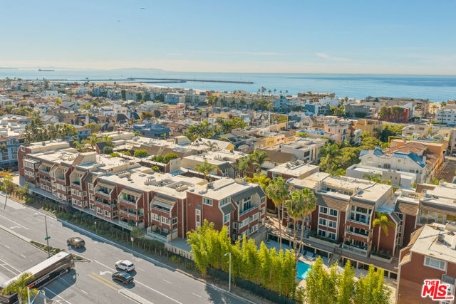 4350 Via Dolce, Marina del Rey CA: https://media.crmls.org/mediaz/4836fd4f-4a3f-4280-8921-2c11a6e97c1e.jpg