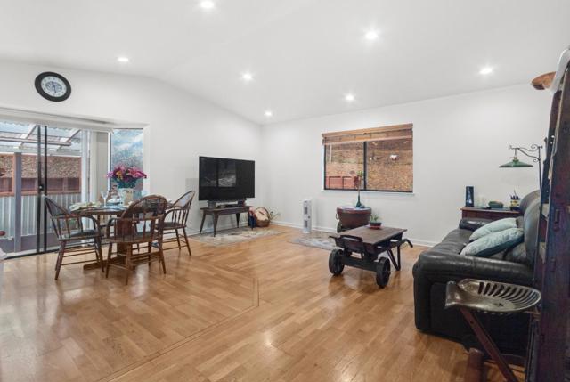 1458 Oakleaf Drive, Royal Oaks CA: https://media.crmls.org/mediaz/48371098-b012-4ad4-93dc-92688e3f2009.jpg