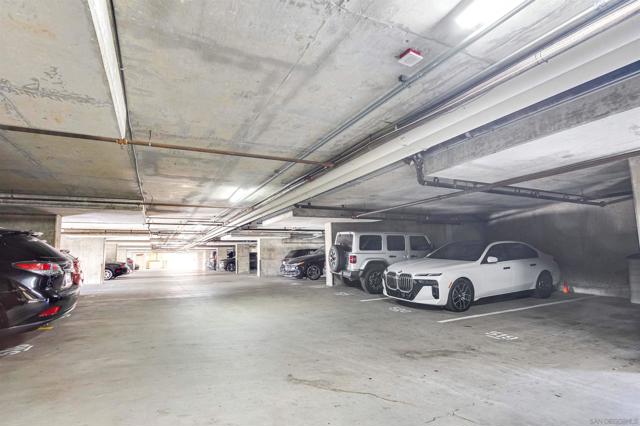 100 Harbor Dr, San Diego CA: https://media.crmls.org/mediaz/48371287-5341-427f-a9af-b346ef9914e4.jpg