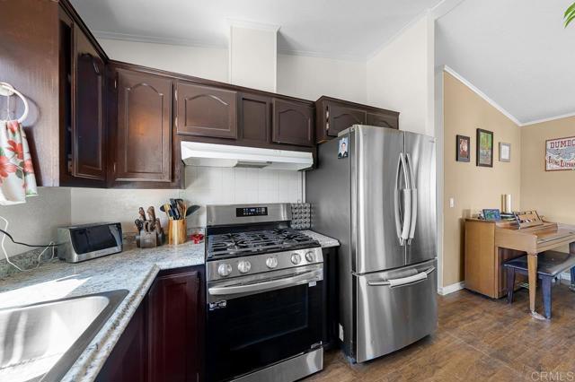 Detail Gallery Image 10 of 26 For 13162 Highway 8 Business Spc 4, El Cajon,  CA 92021 - 3 Beds | 2 Baths