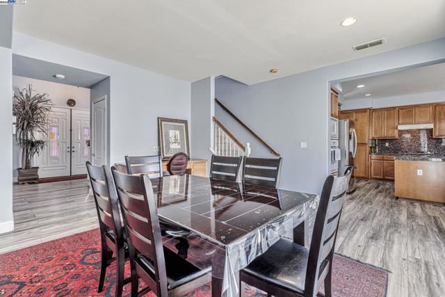 799 Ellerbrook St, Mountain House CA: https://media.crmls.org/mediaz/48382dac-d9ab-4d4a-8281-283cdae9852a.jpg