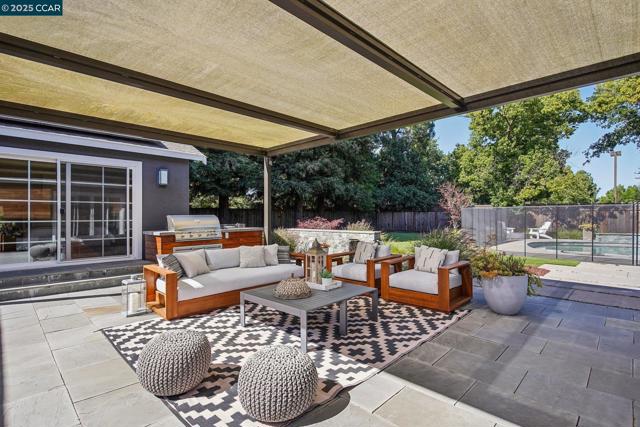 12994 Hawkins Dr, San Ramon CA: https://media.crmls.org/mediaz/48388495-4c5f-4c90-bc1e-674516ab51db.jpg