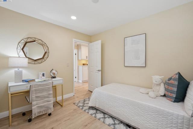 Image 33 of 60 For 4919 Monaco Dr