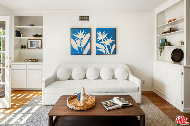 1475 Edris Drive, Los Angeles CA: https://media.crmls.org/mediaz/48390852-7ffd-4e63-8542-5b6fc360653f.jpg