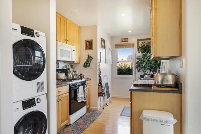 390 36th Avenue, Santa Cruz CA: https://media.crmls.org/mediaz/48391f64-9e2e-4cf9-a77a-2dd81ebae841.jpg