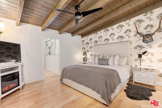 Image 12 of 33 For 8730 Encino Avenue