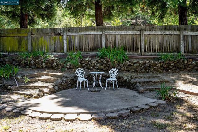 35 Alta Sierra Pl, Alamo CA: https://media.crmls.org/mediaz/483aff1c-afa0-478c-8320-0b0f66551ced.jpg