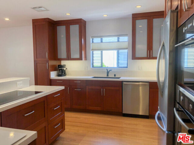 7800 Dunbarton Avenue, Los Angeles CA: https://media.crmls.org/mediaz/483b3999-ac9a-41dc-af41-870cdb86f729.jpg