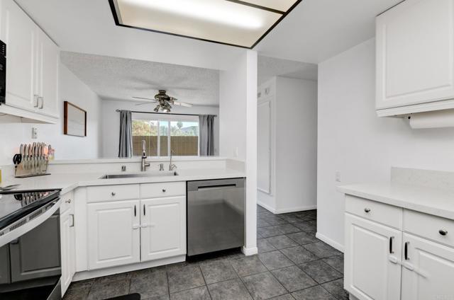 Detail Gallery Image 9 of 27 For 1170 via Loma Vista, El Cajon,  CA 92019 - 2 Beds | 2/1 Baths