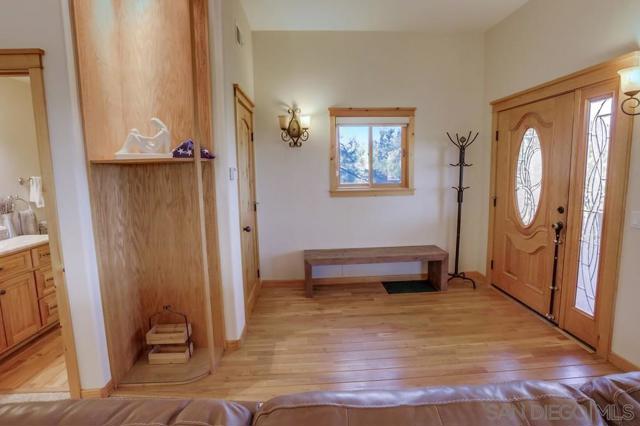 753 Ridgewood Dr, Julian CA: https://media.crmls.org/mediaz/483d19b5-6da1-42ca-b5fc-60778e1fbe52.jpg
