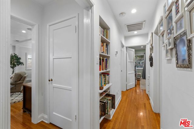 5715 Valley Ridge Avenue, Los Angeles CA: https://media.crmls.org/mediaz/483d25c5-d596-4d2f-9d3c-2a3eeeb85efe.jpg
