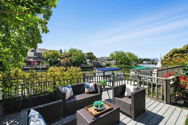 588 Marlin Court, Redwood City CA: https://media.crmls.org/mediaz/483d3909-c632-4969-b2b6-07b3531c403d.jpg