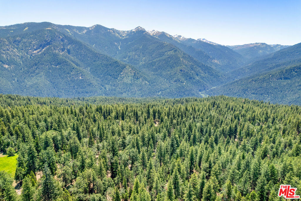 https://media.crmls.org/mediaz/483d5a0b-35fd-48eb-8521-325dc129a62a.jpg?preset=X-Large