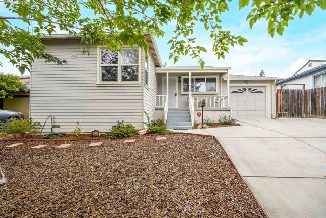 19157 San Miguel Ave, Castro Valley CA: https://media.crmls.org/mediaz/483de68e-30ba-428a-bd9f-c24ab6b84722.jpg