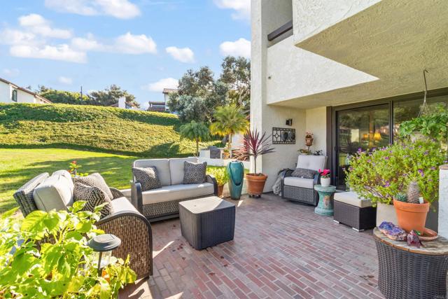 Detail Gallery Image 7 of 31 For 1377 Camino Teresa, Solana Beach,  CA 92075 - 3 Beds | 2/1 Baths