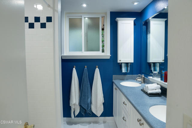 1694 Margate Place, Westlake Village CA: https://media.crmls.org/mediaz/483f1516-44a1-4f23-b6ce-d2d98f5046e2.jpg