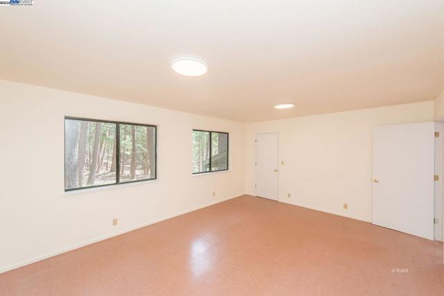 121 Mountain Aire Ln, Trinity Center CA: https://media.crmls.org/mediaz/483f1b04-85ee-414f-adc3-988ecb88c92b.jpg