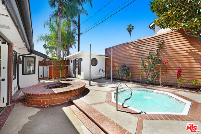 6409 Graves Avenue, Lake Balboa CA: https://media.crmls.org/mediaz/483f3744-fb26-4a6b-b64d-2158a3eeff51.jpg