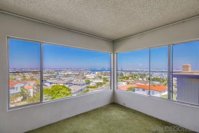 954 Harbor View Dr, San Diego CA: https://media.crmls.org/mediaz/484032b1-166d-45a5-8a4f-356536ce2955.jpg