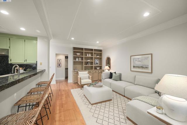 112 Kingswood Cir, Danville CA: https://media.crmls.org/mediaz/48408649-ab47-4b1d-b72b-6bfe37f50cee.jpg