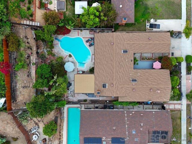 750 Mission Ave, Chula Vista CA: https://media.crmls.org/mediaz/4841360a-b070-48a0-947f-0ff54262519f.jpg