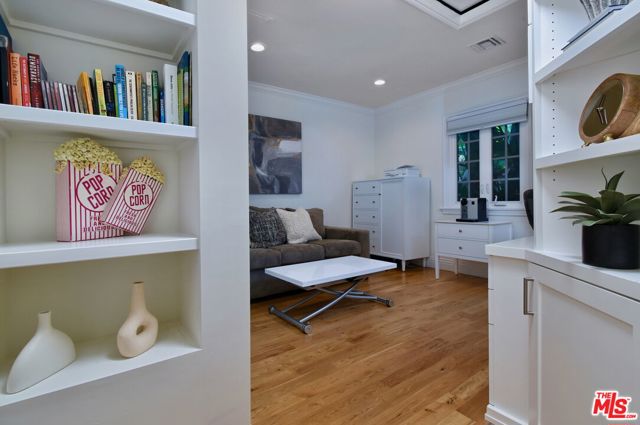 4277 Beck Avenue, Studio City CA: https://media.crmls.org/mediaz/4841b7e9-2a43-4689-841e-654185adf231.jpg