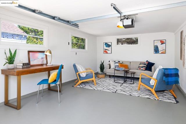 3742 Loma Vista AVE, Oakland CA: https://media.crmls.org/mediaz/4841c13f-1017-4320-8716-286c1d39929e.jpg