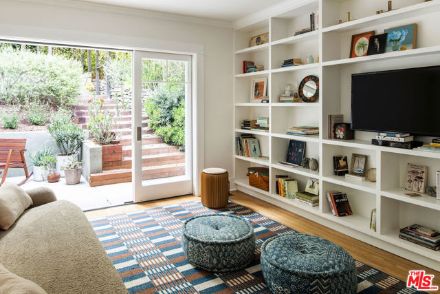 1741 Golden Gate Avenue, Los Angeles CA: https://media.crmls.org/mediaz/4841f791-b130-43c4-b30a-8cc4d4113612.jpg