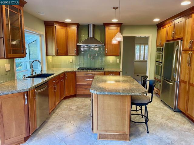 1020 Canyon Hills Road, San Ramon CA: https://media.crmls.org/mediaz/48426b53-3c1f-42cf-a14e-e4468dcef5c1.jpg