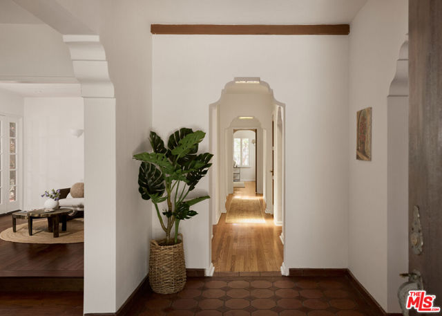 6401 San Vicente Boulevard, Los Angeles CA: https://media.crmls.org/mediaz/4842aa6a-26c8-4701-b1c7-1c795d01959b.jpg